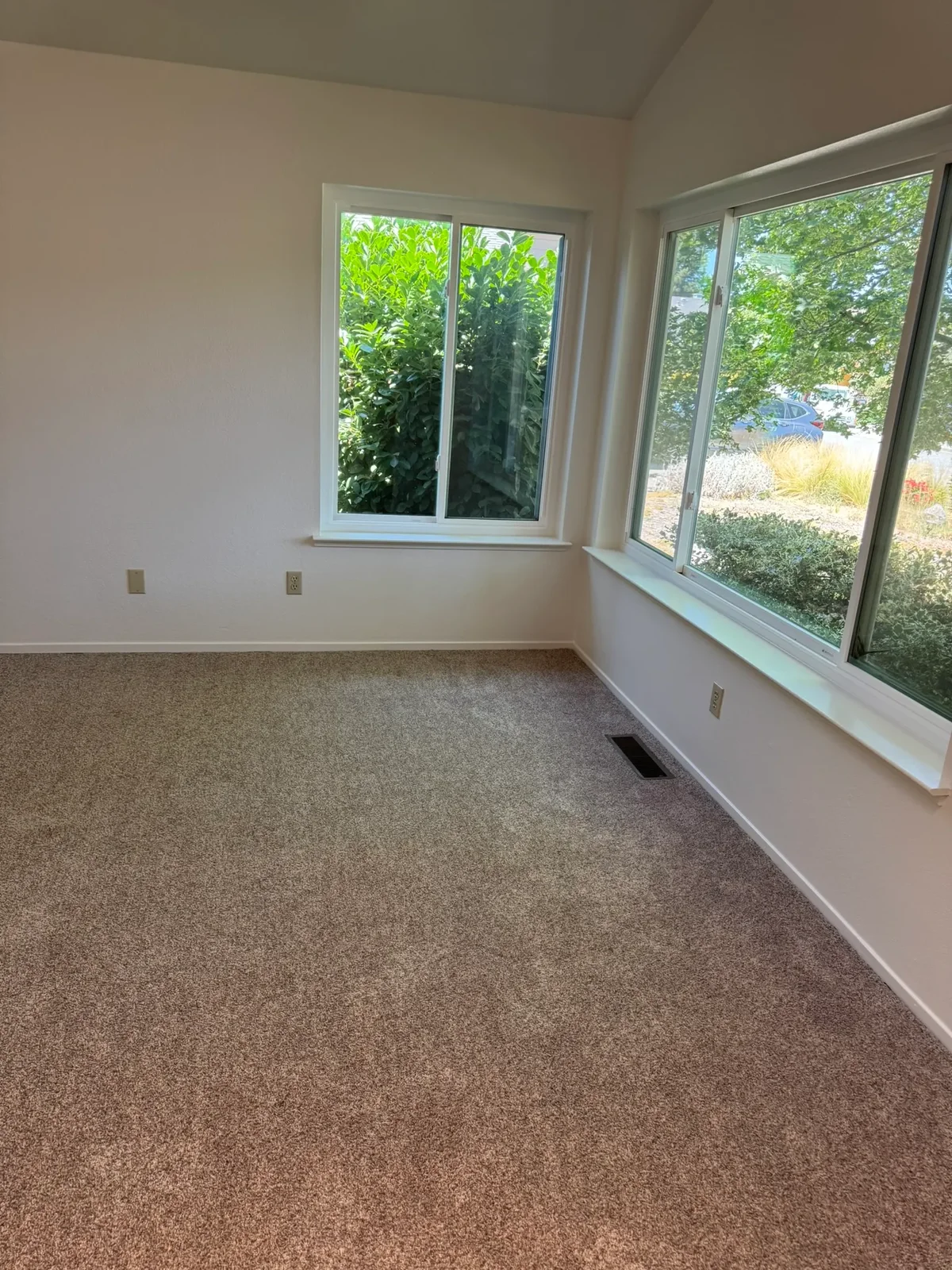 Move-In / Move-Out